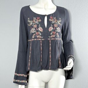 American Eagle Outfitters Floral Embroidered Bell Sleeve Bohemian Top. Gray. XS